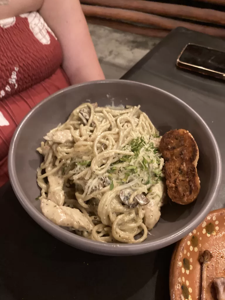 Choza's Fettuccini with mushrooms and chicken at La Choza del Puerto.