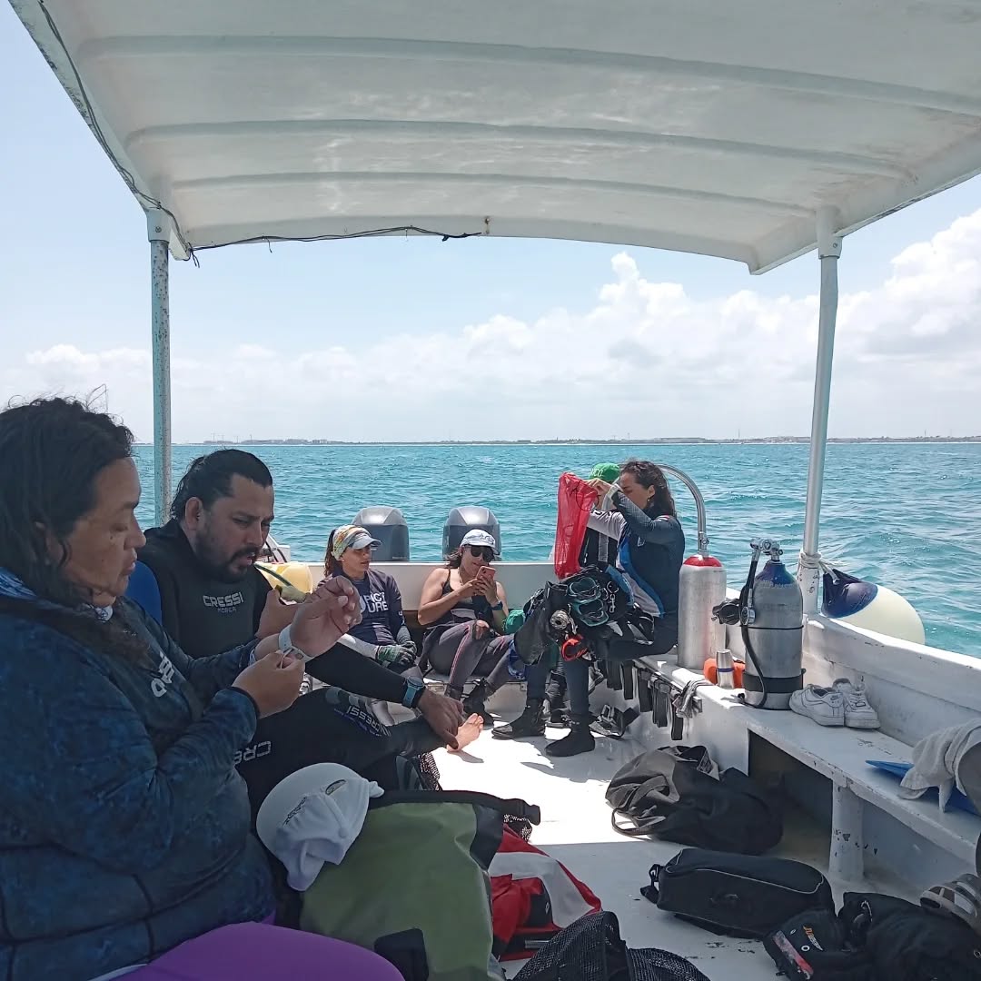 Diving boat Reef and coral nursery monitoring trip with Parque Nacional Arrecife Puerto Morelos Guardianes del Arrecife Photo by Nestor Wheelock